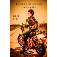 Les asphodèles fleurissent sur l’asphalte